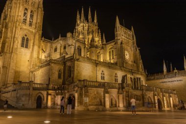 Burgos, İspanya: Burgos 'taki Manastır de las Huelgas' ın gece sahnesi. Santa Maria la Real de Las Huelgas Manastırı, Kastilya ve Leon, İspanya