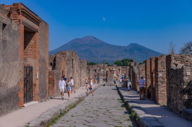 Pompei, İtalya: bir şehrin kalıntıları. Pompeii, M.S. 79 yılında Vesuvius Dağı 'nın patlaması sonucu ölen antik bir Roma şehridir..