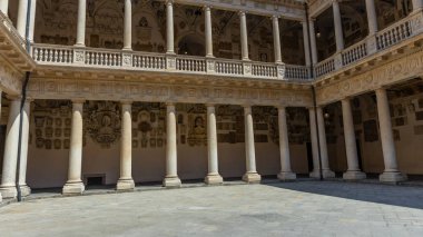 Padua, İtalya: Palazzo Bo (Bo Palace) bahçesi, 1539 yılında İtalya 'nın Padua şehrinde Padova Üniversitesi' nin tarihi yapı evi.