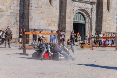 Caminha, Portekiz: Ortaçağ Fuarı canlandırması sırasında Caminha. Caminha Portekiz 'in kuzeyinde bir kasabadır ve turistler arasında çok popülerdir..