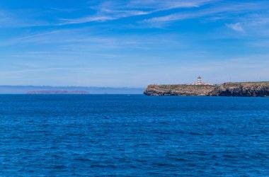 Peniche, Atlantik kıyısındaki Carvoeiro pelerininin deniz feneri ve uçurumları, Portekiz