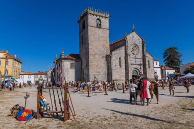 Caminha, Portekiz: Ortaçağ Fuarı canlandırması sırasında Caminha. Caminha Portekiz 'in kuzeyinde bir kasabadır ve turistler arasında çok popülerdir..