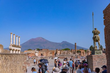 Pompei, İtalya: bir şehrin kalıntıları. Pompeii, M.S. 79 yılında Vesuvius Dağı 'nın patlaması sonucu ölen antik bir Roma şehridir..