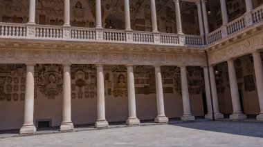 Padua, İtalya: Palazzo Bo (Bo Palace) bahçesi, 1539 yılında İtalya 'nın Padua şehrinde Padova Üniversitesi' nin tarihi yapı evi.