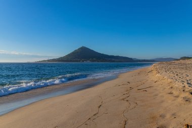 Bir yaz günü Moledo plajı. Caminha, Portekiz