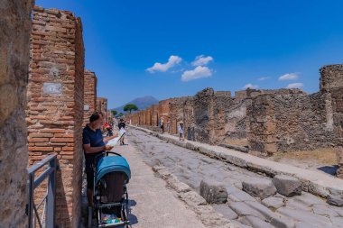 Pompei, İtalya: bir şehrin kalıntıları. Pompeii, M.S. 79 yılında Vesuvius Dağı 'nın patlaması sonucu ölen antik bir Roma şehridir..