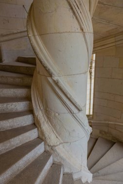 Chambord, Fransa: Chambord Şatosu 'na dönen sarmal adımlar. Chambord Loire Vadisi 'ndeki en büyük şatodur ve 1519-1547 yılları arasında I. Francis için bir av sarayı olarak inşa edilmiştir.
