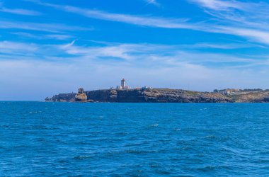 Peniche, Atlantik kıyısındaki Carvoeiro pelerininin deniz feneri ve uçurumları, Portekiz
