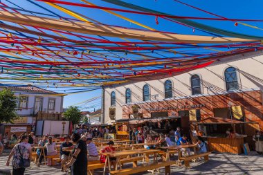 Caminha, Portekiz: Ortaçağ Fuarı canlandırması sırasında Caminha. Caminha Portekiz 'in kuzeyinde bir kasabadır ve turistler arasında çok popülerdir..