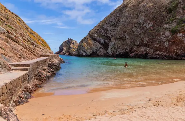 Berlengas Adası, Peniche, Portekiz Berlengas Adası 'nın ünlü küçük plajı.