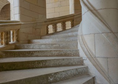 Chambord, Fransa: Chambord Şatosu 'na dönen sarmal adımlar. Chambord Loire Vadisi 'ndeki en büyük şatodur ve 1519-1547 yılları arasında I. Francis için bir av sarayı olarak inşa edilmiştir.