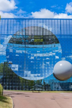 Poitiers, Yeni Aquitaine. Fransa: Futuroscope veya Parc du Futuroscope, multimedya sinematografik flüt ve görsel-işitsel tekniklere dayalı bir Fransız tema parkı.