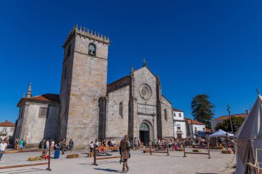 Caminha, Portekiz: Ortaçağ Fuarı canlandırması sırasında Caminha. Caminha Portekiz 'in kuzeyinde bir kasabadır ve turistler arasında çok popülerdir..