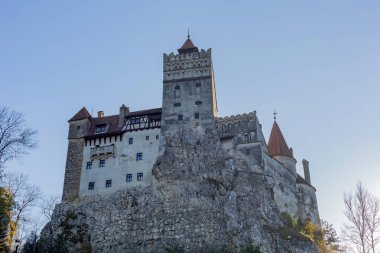Transilvanya 'dan Drakula' nın Bran Kalesi. Drakula Şatosu olarak bilinen Bran Kalesi Romanya 'nın en ünlü kalelerinden biridir..