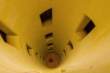 Chambord, Fransa, Chambord Şatosu 'ndaki merdiven boşluğu. Chambord, Loire Valley 'deki en büyük şatodur.