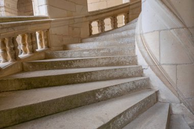 Chambord, Fransa: Chambord Şatosu 'na dönen sarmal adımlar. Chambord Loire Vadisi 'ndeki en büyük şatodur ve 1519-1547 yılları arasında I. Francis için bir av sarayı olarak inşa edilmiştir.