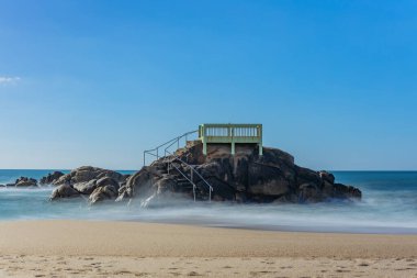 Portekiz 'in kuzeyinde, Vila do Conde' de, Olinda plajında uzun süre açık kalmış.