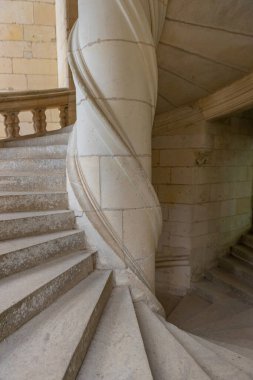 Chambord, Fransa: Chambord Şatosu 'na dönen sarmal adımlar. Chambord Loire Vadisi 'ndeki en büyük şatodur ve 1519-1547 yılları arasında I. Francis için bir av sarayı olarak inşa edilmiştir.