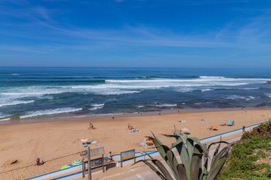Sintra, Portekiz: Praia dos Pescadores, Mafra, Portekiz sahillerindeki insanlar