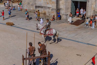 Caminha, Portekiz: Ortaçağ Fuarı canlandırması sırasında Caminha. Caminha Portekiz 'in kuzeyinde bir kasabadır ve turistler arasında çok popülerdir..
