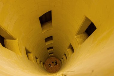 Chambord, Fransa, Chambord Şatosu 'ndaki merdiven boşluğu. Chambord, Loire Valley 'deki en büyük şatodur.