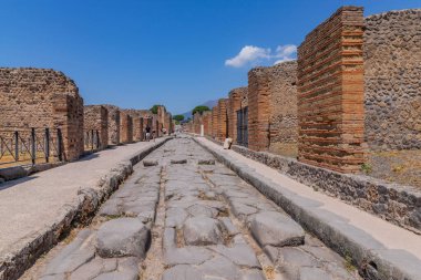 Pompei, İtalya: bir şehrin kalıntıları. Pompeii, M.S. 79 yılında Vesuvius Dağı 'nın patlaması sonucu ölen antik bir Roma şehridir..
