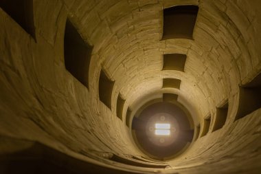 Chambord, Fransa, Chambord Şatosu 'ndaki merdiven boşluğu. Chambord, Loire Valley 'deki en büyük şatodur.