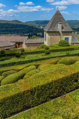 Dordogne, Fransa: Fransa 'nın Dordogne bölgesindeki Jardins de Marqueyssac bahçesinde tespih kuşu