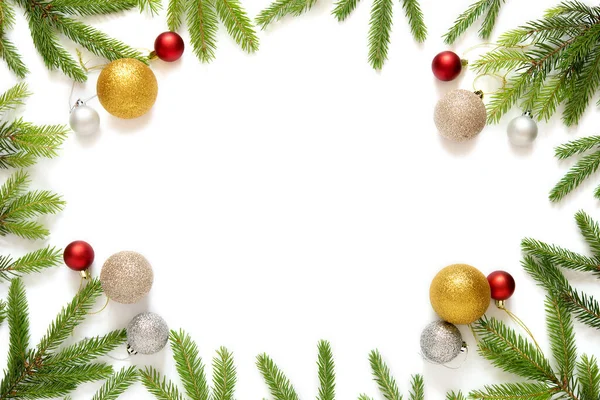 Weihnachtsrahmen Aus Weihnachtsbaumzweigen Weihnachtsspielzeug Und Tannenzapfen Auf Weißem Hintergrund Mit — Stockfoto