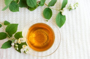 Yasemin çiçekleri ile bitkisel çay