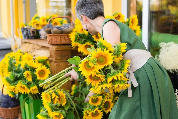 Elegant Adult Woman Basket Flowers Cafe Flower Shop Telifsiz Stok Imajlar