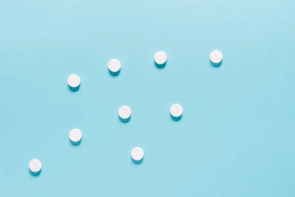 Лекарственные Таблетки Голубом Закрыть Белые Круглые Таблетки Аптекой Медицинской Концепции — стоковое фото