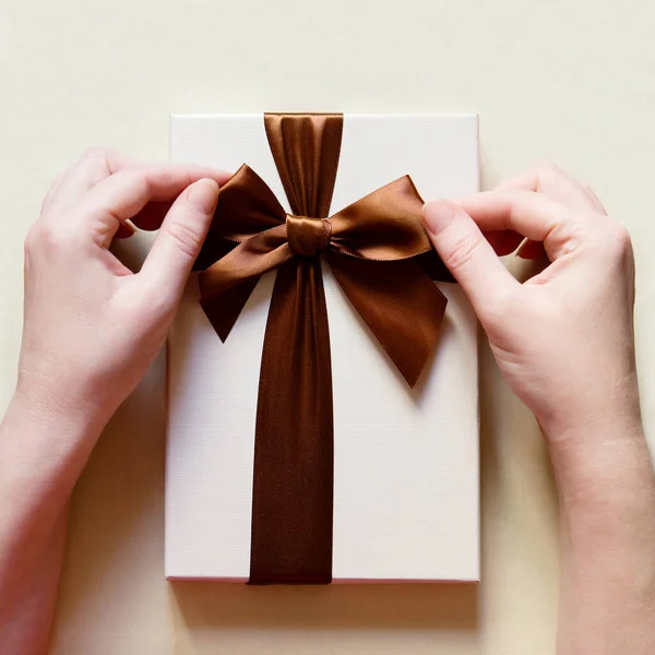 Gift Wrapping Beautiful Brown Satin Ribbon Women Hands Gift Bow — Stock Photo, Image