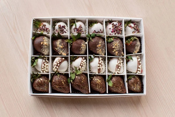 Pralinenset Vorhanden Erdbeeren Schokolade Exquisites Dessert Süßer Hintergrund — Stockfoto