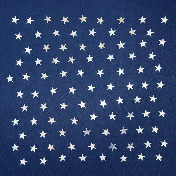 Bílé Stříbrné Hvězdy Konfety Dekorace Pozadí Modrého Papíru Byt Ležel — Stock fotografie