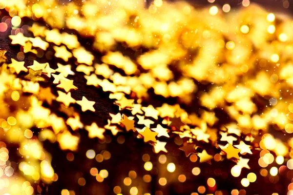 黄金のコンフェッティ スターとお祭りのフレームや青の背景 フラットレイアップモックアップ コピースペース付きハッピー誕生日 パーティーやクリスマスグリーティングカード — ストック写真