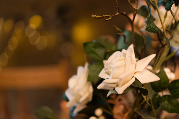 Schöner Blumenstrauß Für Den Hintergrund Innenraum Warmes Weiches Licht Mit — Stockfoto