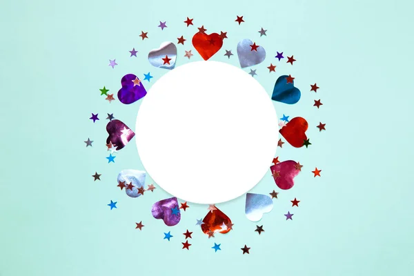 Εορταστικό Πλαίσιο Μπλε Φόντο Πολύχρωμα Κομφετί Καρδιές Και Αστέρι Επίπεδη — Φωτογραφία Αρχείου