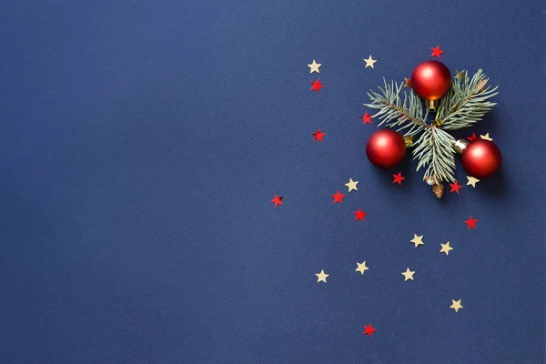 Weihnachtskarte Banner Mit Roten Kugeln Spielzeug Tannenzweige Glitzernde Sterne Mockup — Stockfoto