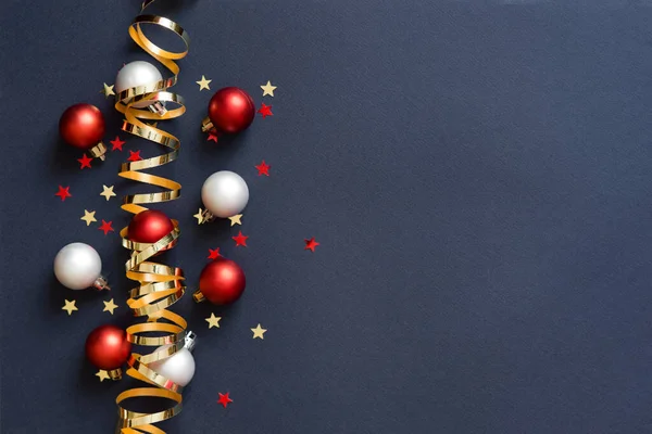Weihnachtskarten Banner Mit Runden Kugeln Tannenzweigen Und Goldenem Schmuckband Glitzersternen — Stockfoto