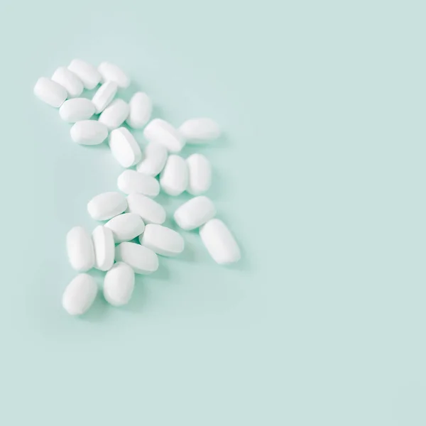 Gyógyszerek Közelkép Fehér Nagy Tabletták Gyógyszertár Orvosi Koncepció Lapos Fekvésű — Stock Fotó