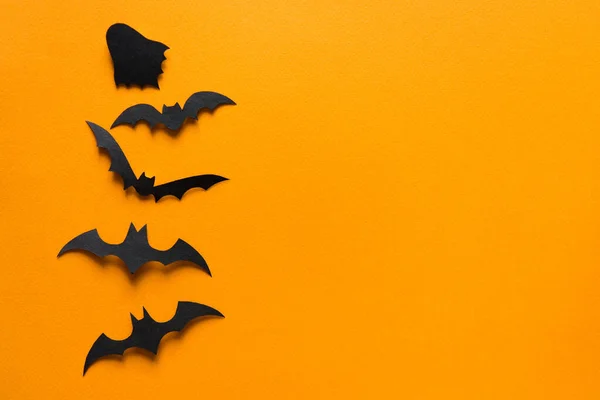 Halloween Decoraties Vleermuizen Spook Oranje Achtergrond Halloween Feest Wenskaart Mockup — Stockfoto