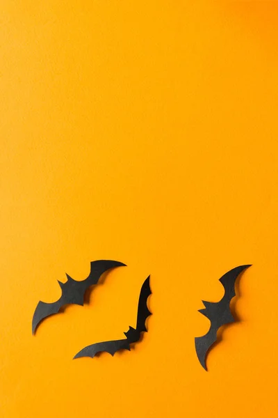 Decorações Halloween Morcegos Fundo Laranja Halloween Festa Cartão Saudação Mockup — Fotografia de Stock