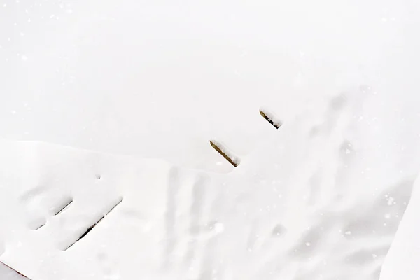 Mycket Snö Taket Huset Och Vägen Täckt Snö Snödrivor — Stockfoto