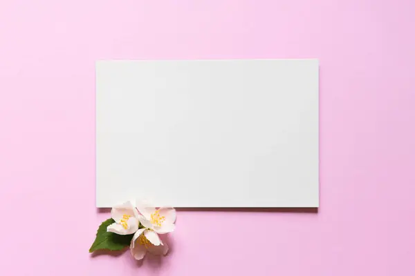 Знамя Дня Матери Белой Карточкой Букет Жасминовых Цветов Розовом Фоне Стоковое Фото