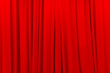 Kırmızı tiyatro perdesi düz bir çizgi olarak indi. Metin eklemek için arkaplan, boş alanlar.