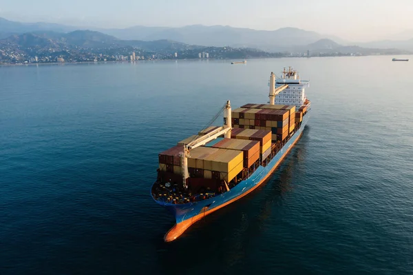 Kapal Kargo Dengan Kontainer Laut Terbuka Pandangan Drone Udara — Stok Foto