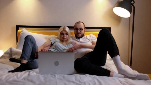 Happy Relaxed Young Couple Lying Sofa Watching Film Photos Series — Video Stock