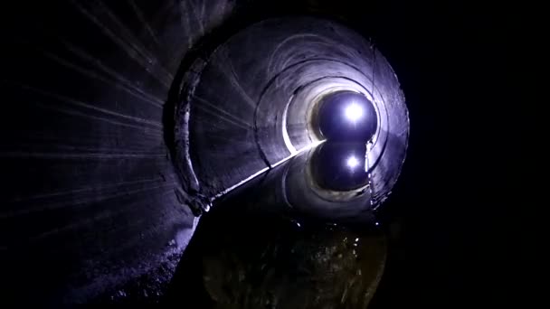 Dirty Sewage Flowing Underground Sewer Tunnel — ストック動画