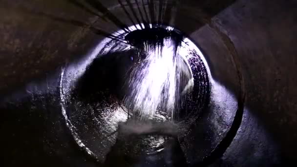 Przeciek Wody Okrągłego Tunelu Kanalizacyjnego — Wideo stockowe
